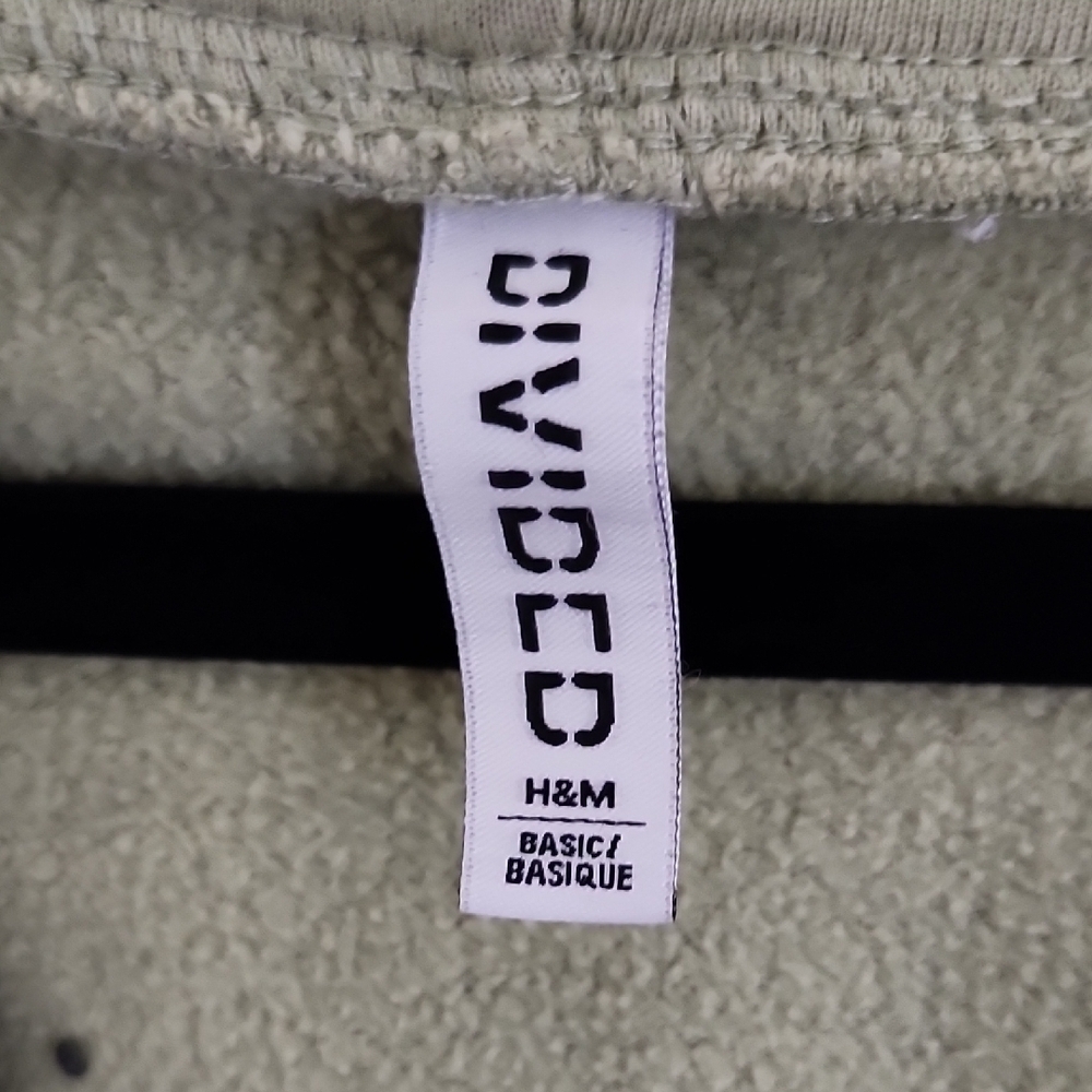 H&M Green Sweatshirt Cropped Jacket with Long Sleeves - Picture 2 of 8